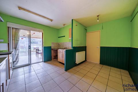 3 bedroom semi-detached house for sale, Willows Avenue, Pinehurst, Swindon, SN2