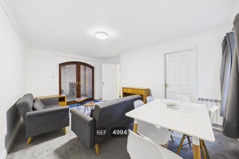 2 bedroom apartment to rent, 32, Riverside Court, Leeds, LS1 7BU