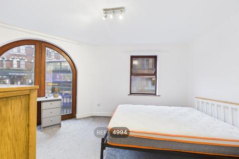 2 bedroom apartment to rent, 32, Riverside Court, Leeds, LS1 7BU