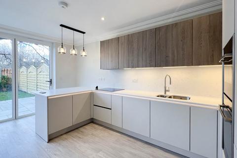 4 bedroom end of terrace house for sale, Woodfield Gardens, New Malden