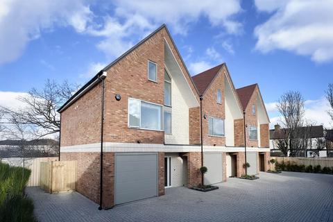 Woodfield Gardens, New Malden