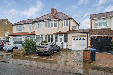 3 bedroom terraced house to rent, Cedar Avenue, Enfield, EN3