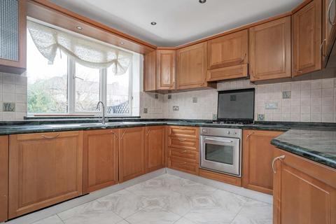 3 bedroom terraced house to rent, Cedar Avenue, Enfield, EN3