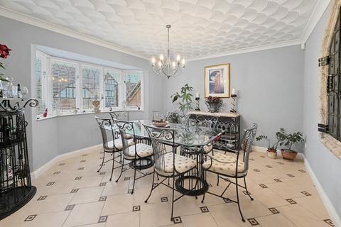 4 bedroom detached house for sale, 4 The Paddock, Crick, NN6 7XG