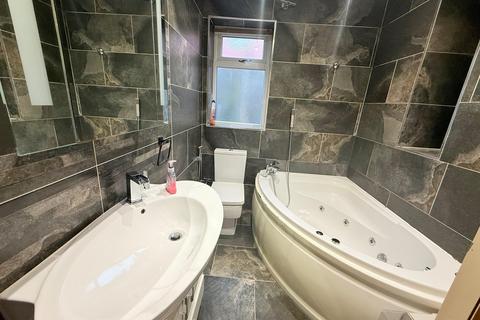 4 bedroom semi-detached house to rent, Brocket Way, Chigwell IG7