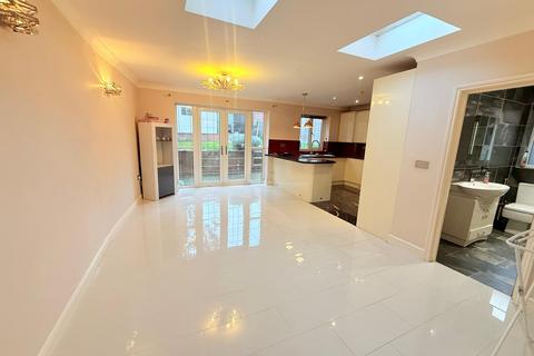 4 bedroom semi-detached house to rent, Brocket Way, Chigwell IG7