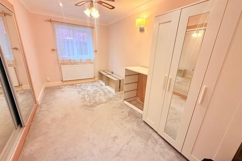 4 bedroom semi-detached house to rent, Brocket Way, Chigwell IG7