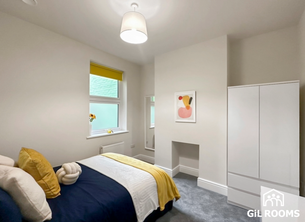 Ground floor rear bedroom for shared bathroom