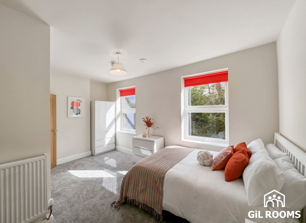 First floor front, ensuite