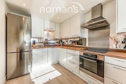 4 bedroom terraced house to rent, Lion Road, Farnborough, GU14