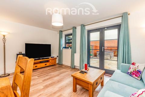 4 bedroom terraced house to rent, Lion Road, Farnborough, GU14