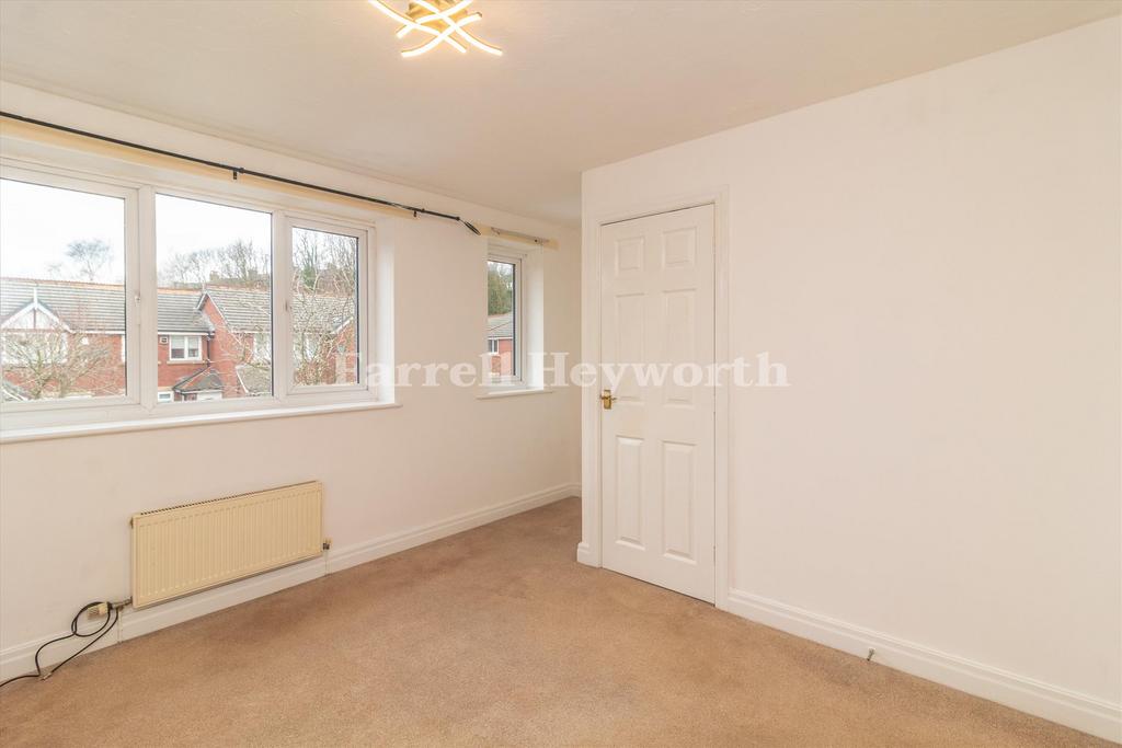 Bedroom 1 image 3