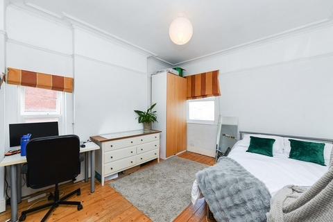 5 bedroom flat to rent, (5 Bed) Millicent Road, West Bridgford NG2
