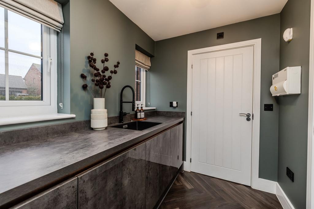 9 Montpellier Drive Medburn NE200 EG-63