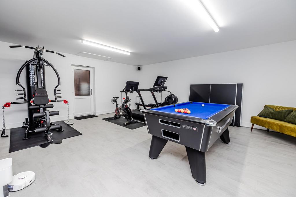 9 Montpellier Drive Medburn NE200 EG-16