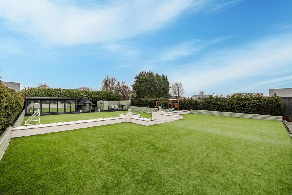 9 Montpellier Drive Medburn NE200 EG-11