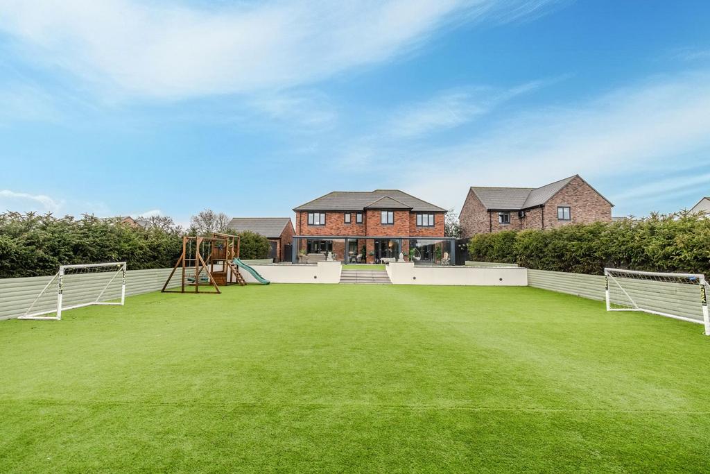 9 Montpellier Drive Medburn NE200 EG-8