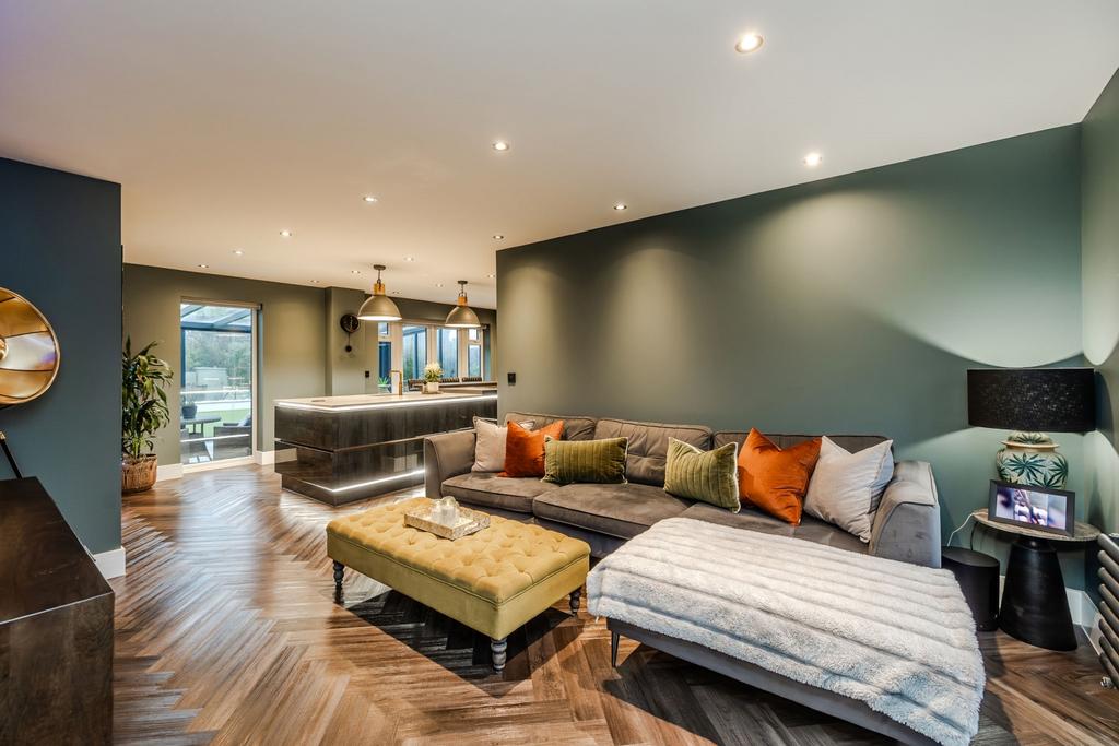 9 Montpellier Drive Medburn NE200 EG-54