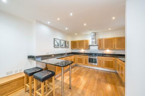undefined, London Road, Isleworth TW7