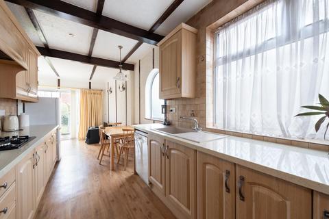 3 bedroom house to rent, Chase Way, London N14