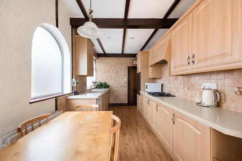 3 bedroom house to rent, Chase Way, London N14