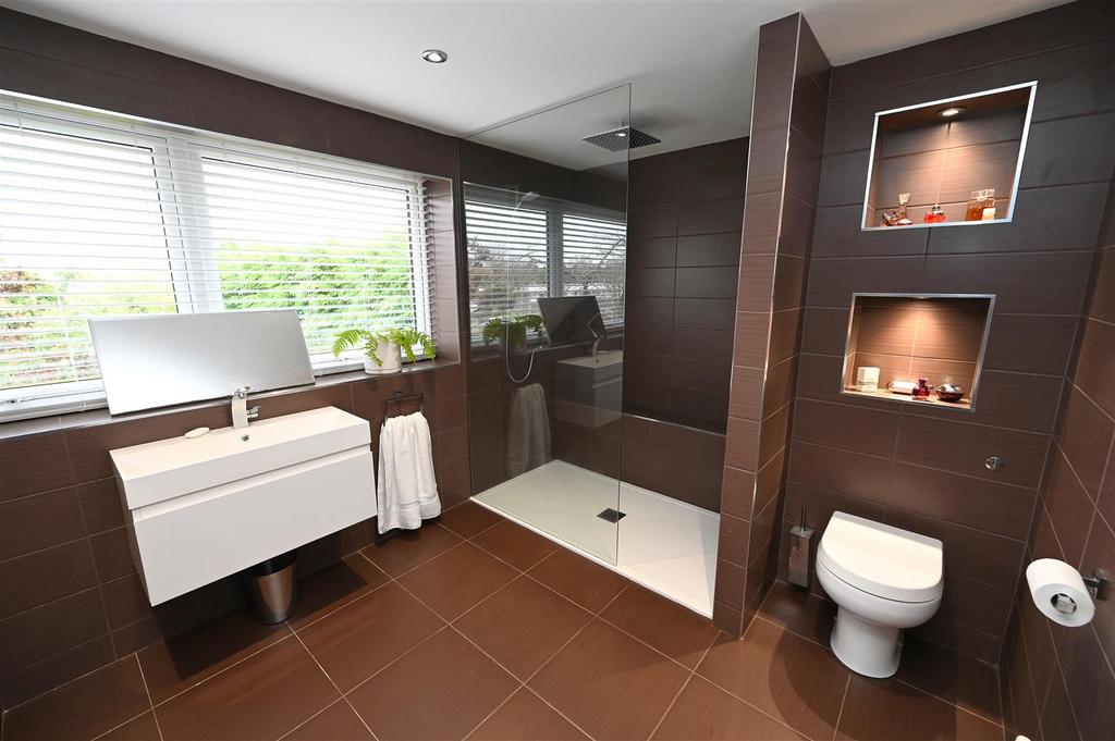 Ensuite.JPG
