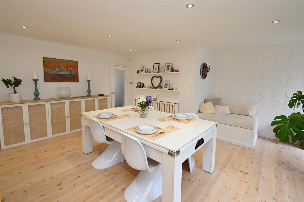 Dining area1.JPG