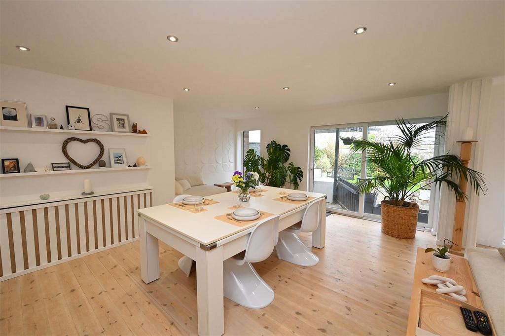 Dining area.JPG