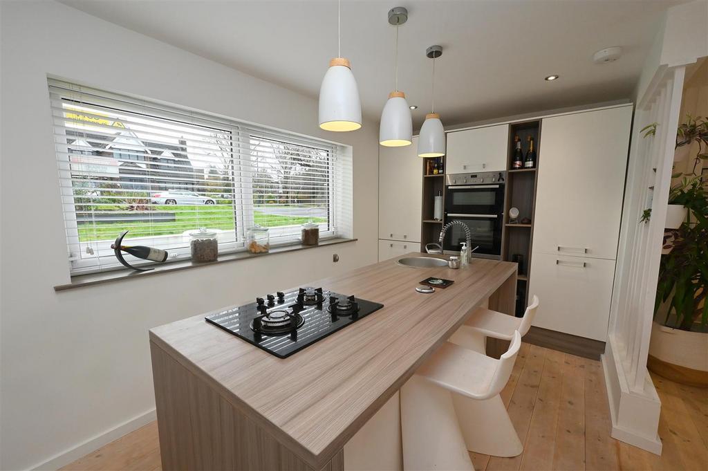 Kitchen2.JPG