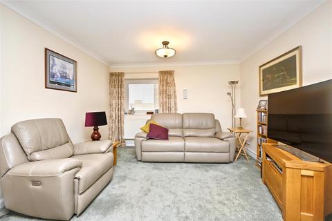 2 bedroom flat for sale, Royal Parade, Eastbourne