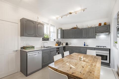 3 bedroom flat for sale, Firs Avenue, East Sheen, London