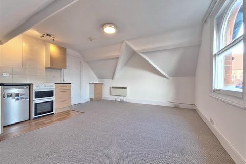 1 bedroom flat to rent, Downshire Square