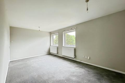 2 bedroom flat to rent, Rochfords Gardens, Slough SL2