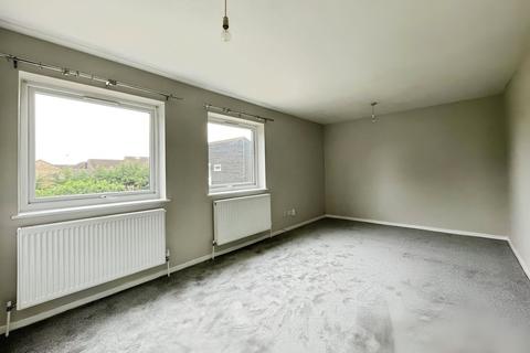 2 bedroom flat to rent, Rochfords Gardens, Slough SL2