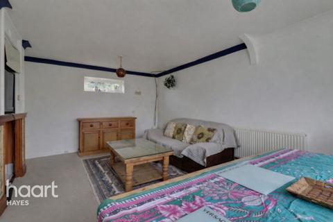 1 bedroom maisonette for sale, East Avenue, Hayes