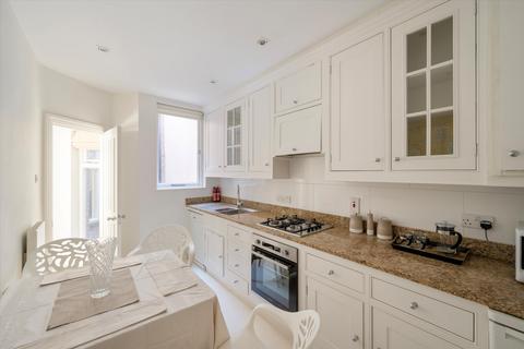 4 bedroom terraced house to rent, Adam & Eve Mews, Kensington, London W8