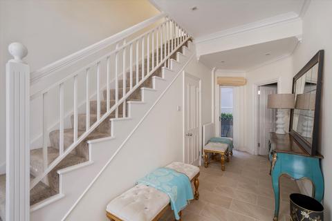 4 bedroom terraced house to rent, Adam & Eve Mews, Kensington, London W8