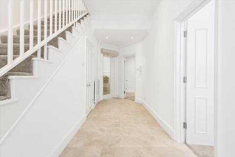 4 bedroom terraced house to rent, Adam & Eve Mews, Kensington, London W8.