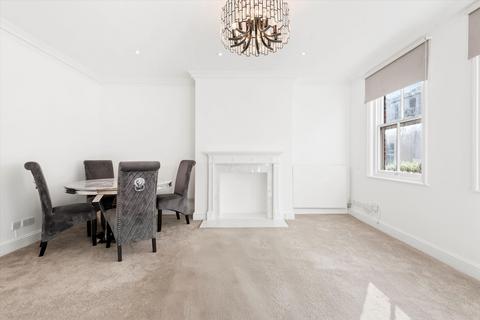 4 bedroom terraced house to rent, Adam & Eve Mews, Kensington, London W8.