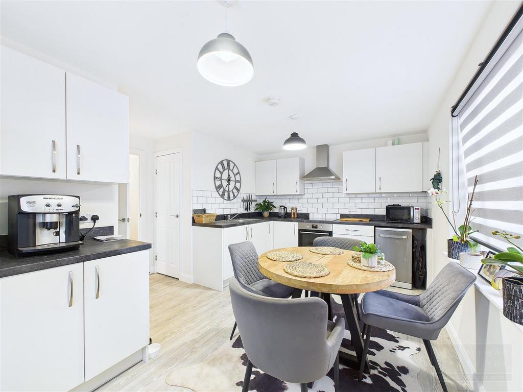 Kitchen & Dining Area