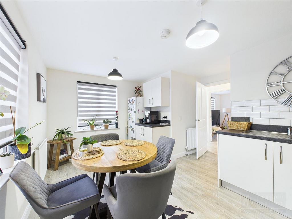 Kitchen & Dining Area