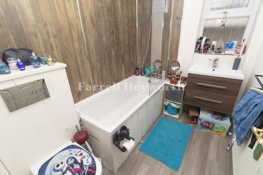 Flat 1 Bathroom