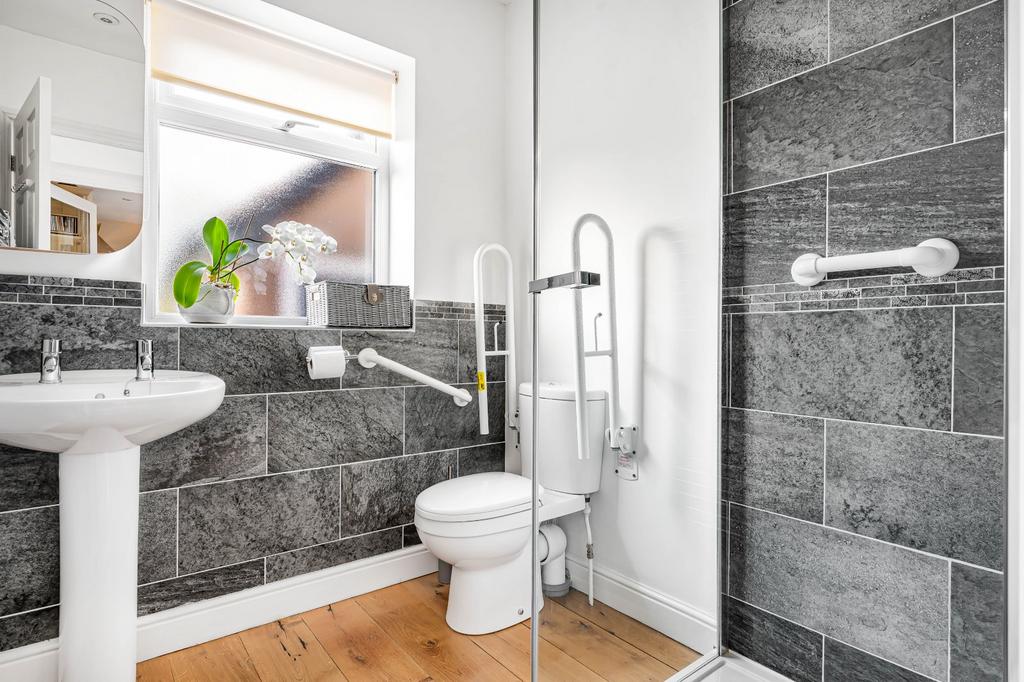 Gf Shower Room