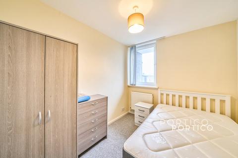 4 bedroom flat to rent, Portland Grove, London, SW8