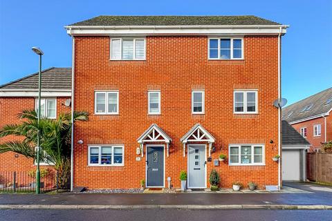 4 bedroom townhouse for sale, Cheal Way, Littlehampton BN17