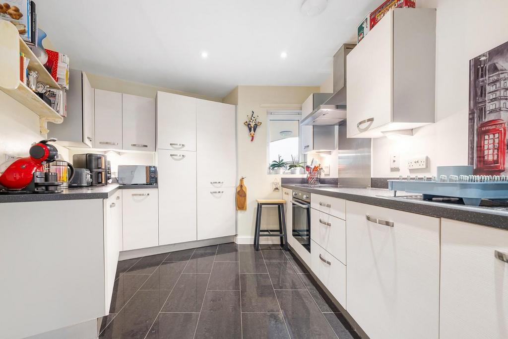 Kitchen (1).JPG