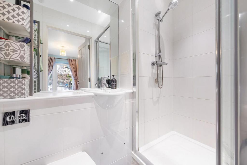 Ensuite.JPG