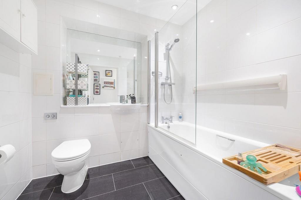 Bathroom.JPG