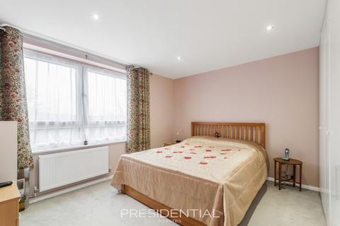 2 bedroom flat for sale, Chingford E4