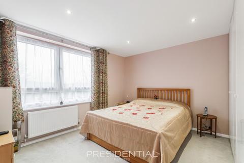 2 bedroom flat for sale, Forest View, London E4